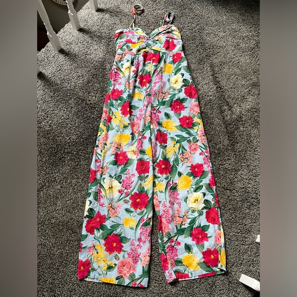 Old Navy Pants - Old Navy Floral Tie Shoulder Cropped Twist Front Smocked Linen Jumpsuit Size S